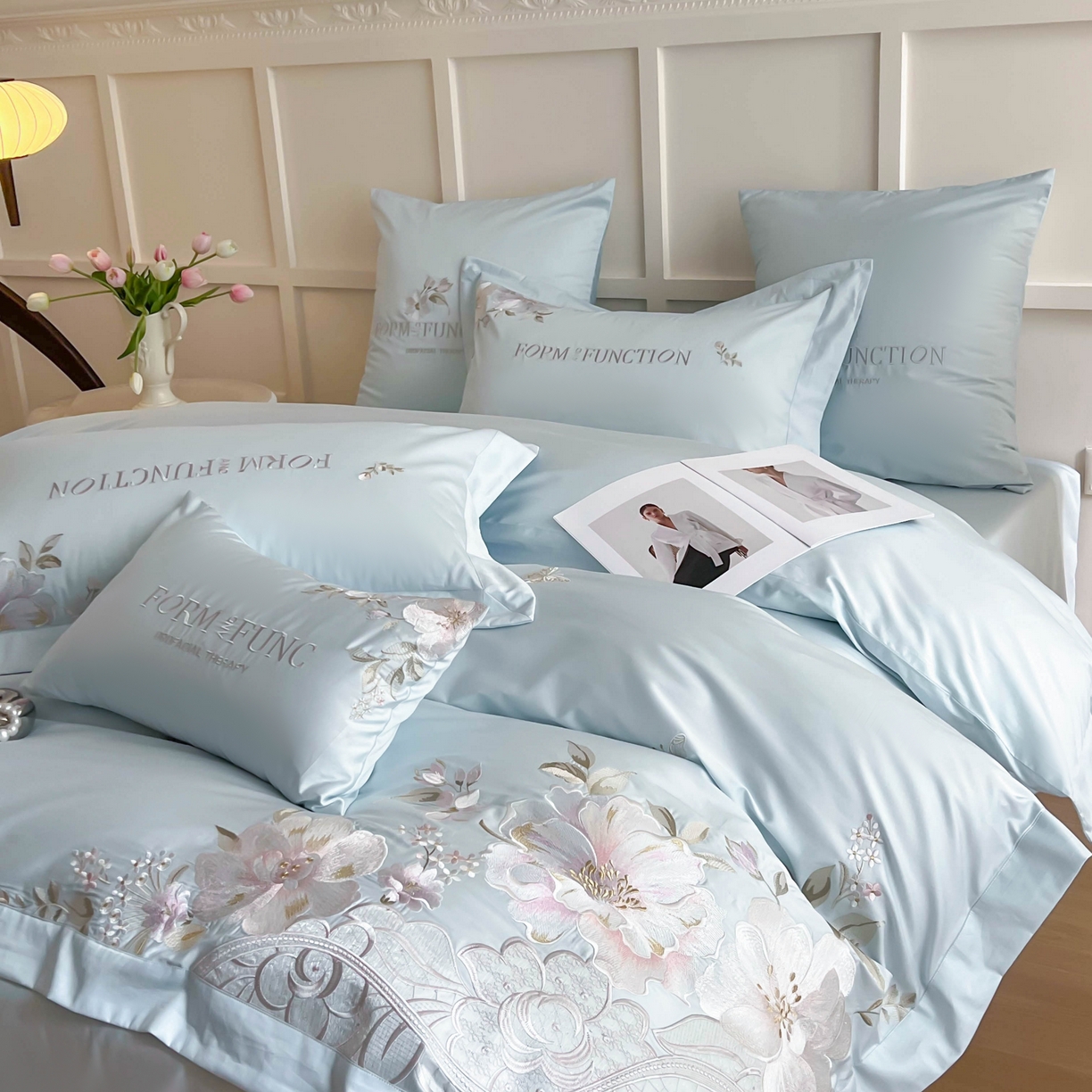 91家纺网 家纺一手货源 找家纺 库里梦家纺 2025新款100S长绒棉纯棉刺绣四件套-春不晚花 春不晚花-浅云蓝