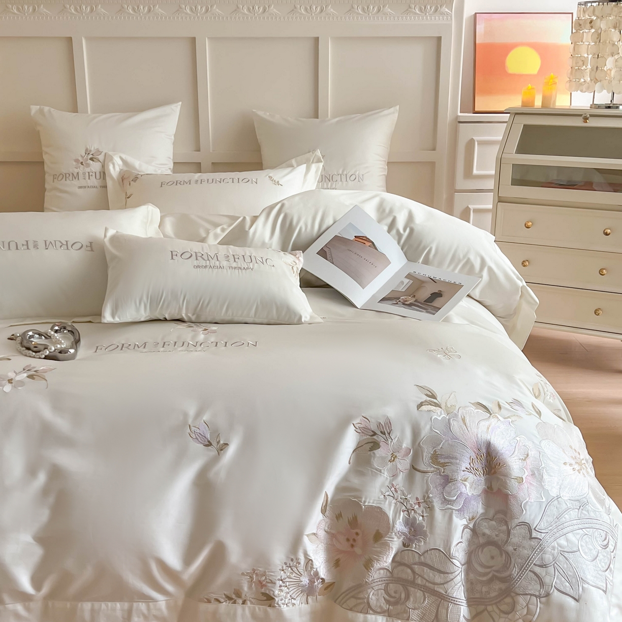 91家纺网 家纺一手货源 找家纺 库里梦家纺 2025新款100S长绒棉纯棉刺绣四件套-春不晚花 春不晚花-皓月白