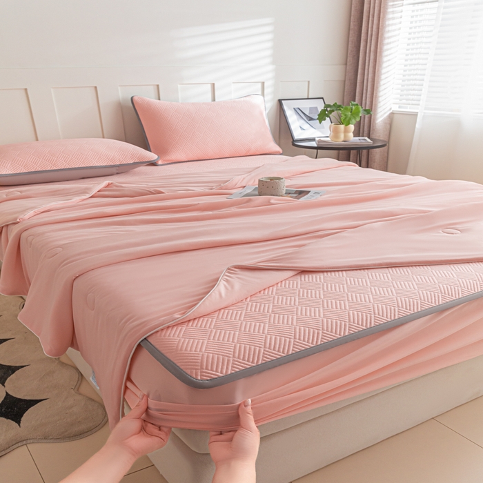 91家纺网 家纺一手货源 找家纺 欧邦 2025新款雅阁系列提花冰豆豆床笠款夏被四件套 雅格-粉色