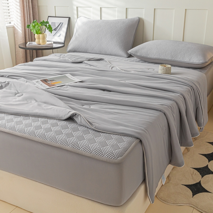 91家纺网 家纺一手货源 找家纺 欧邦 2025新款雅阁系列提花冰豆豆床笠款夏被四件套 雅格-灰色