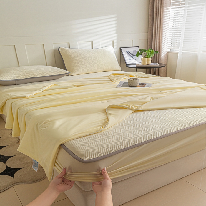 91家纺网 家纺一手货源 找家纺 欧邦 2025新款雅阁系列提花冰豆豆床笠款夏被四件套 雅格-暖黄