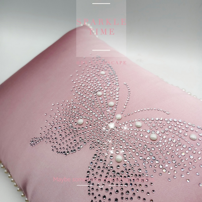 91家纺网 家纺一手货源 找家纺 澜屿 新款珍珠蝶影珍珠烫钻轻奢高端抱枕配饰枕套枕芯 珍珠蝶影-粉色