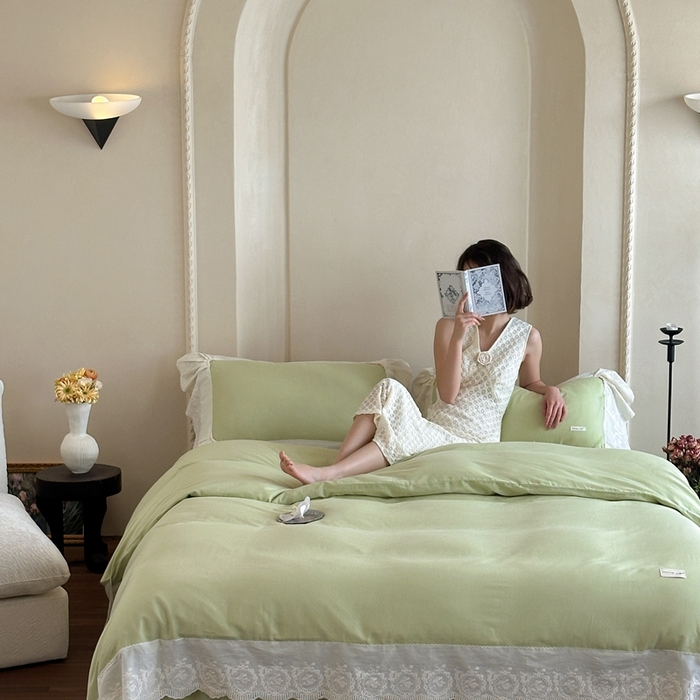 91家纺网 家纺一手货源 找家纺 小春日和 2025新款法式纯棉双层纱A类公主风四件套儿童婴幼儿被套纯色床单1.8床笠加大床单 梅子青