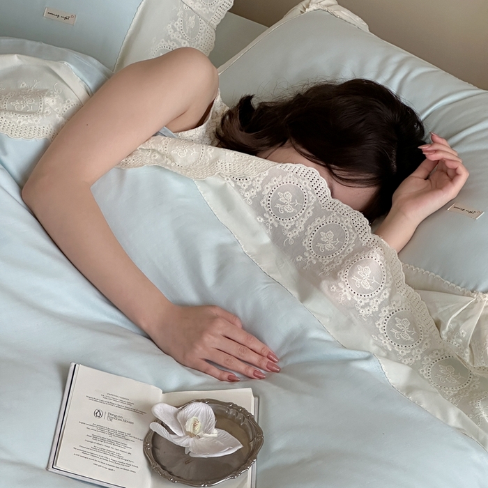 91家纺网 家纺一手货源 找家纺 （总）小春日和 2025新款法式纯棉双层纱A类公主风四件套儿童婴幼儿被套纯色床单1.8床笠加大床单