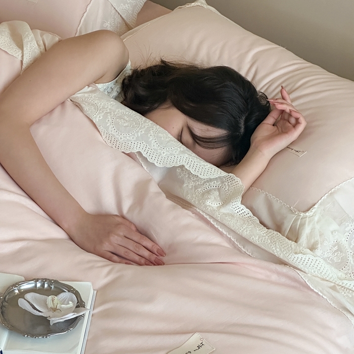 91家纺网 家纺一手货源 找家纺 小春日和 2025新款法式纯棉双层纱A类公主风四件套儿童婴幼儿被套纯色床单1.8床笠加大床单 盈盈粉