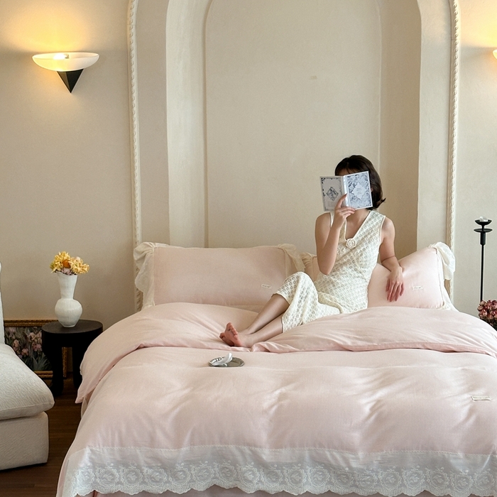 91家纺网 家纺一手货源 找家纺 小春日和 2025新款法式纯棉双层纱A类公主风四件套儿童婴幼儿被套纯色床单1.8床笠加大床单 盈盈粉