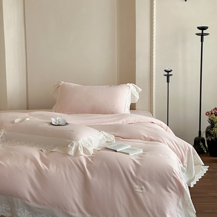 91家纺网 家纺一手货源 找家纺 小春日和 2025新款法式纯棉双层纱A类公主风四件套儿童婴幼儿被套纯色床单1.8床笠加大床单 盈盈粉