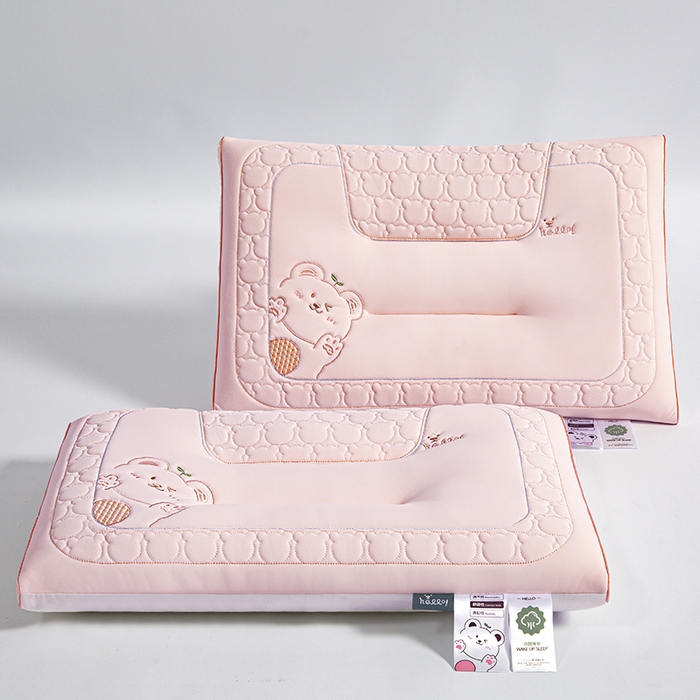 91家纺网 家纺一手货源 找家纺 芯宜佳 2025春夏新款绣花凉感丝护颈童梦枕枕头枕芯单枕芯 童梦枕-桃花粉 30x50cm/只