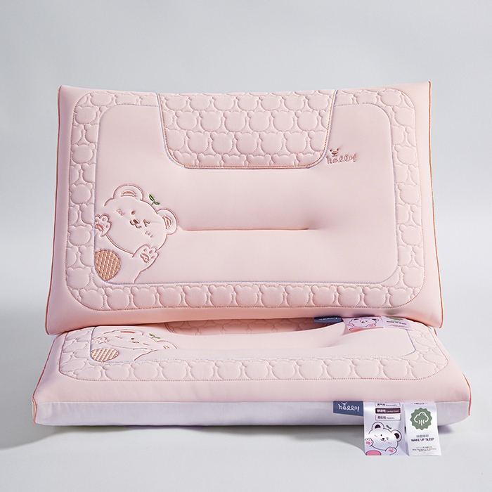 91家纺网 家纺一手货源 找家纺 芯宜佳 2025春夏新款绣花凉感丝护颈童梦枕枕头枕芯单枕芯 童梦枕-桃花粉 30x50cm/只