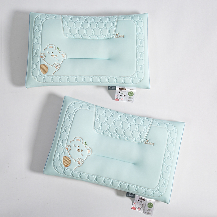 91家纺网 家纺一手货源 找家纺 芯宜佳 2025春夏新款绣花凉感丝护颈童梦枕枕头枕芯单枕芯 童梦枕-天空蓝 30x50cm/只