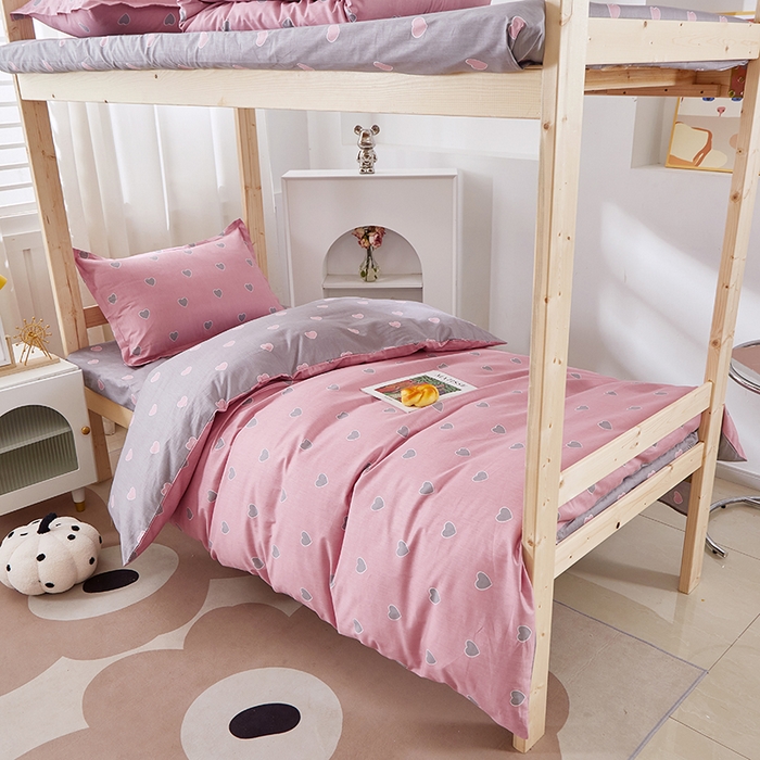 91家纺网 家纺一手货源 找家纺 贝兰仙奴 2025新款13372全棉纯棉简约时尚学生三件套 爱心满满粉