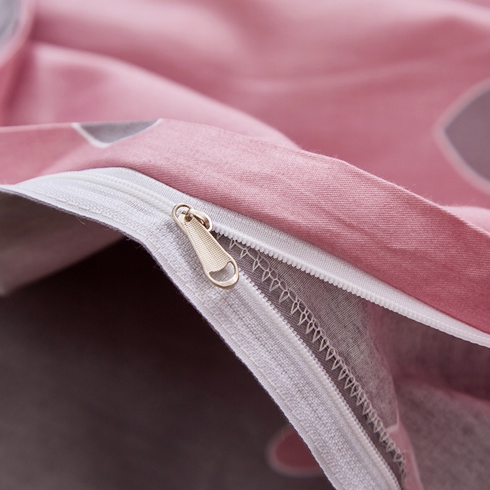 91家纺网 家纺一手货源 找家纺 贝兰仙奴 2025新款13372全棉纯棉简约时尚学生三件套 爱心满满粉