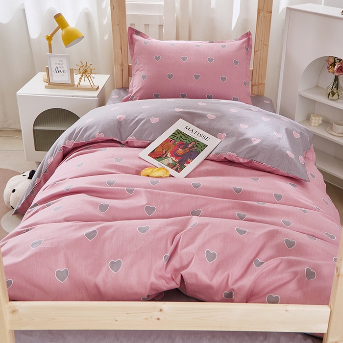 91家纺网 家纺一手货源 找家纺 贝兰仙奴 2025新款13372全棉纯棉简约时尚学生三件套 爱心满满粉