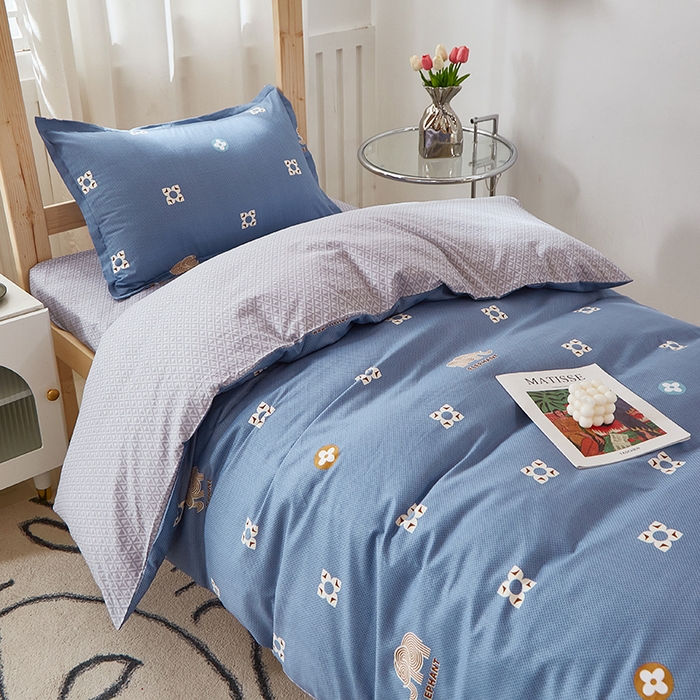 91家纺网 家纺一手货源 找家纺 贝兰仙奴 2025新款13372全棉纯棉简约时尚学生三件套 芭比小象蓝