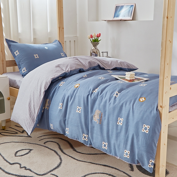 91家纺网 家纺一手货源 找家纺 贝兰仙奴 2025新款13372全棉纯棉简约时尚学生三件套 芭比小象蓝