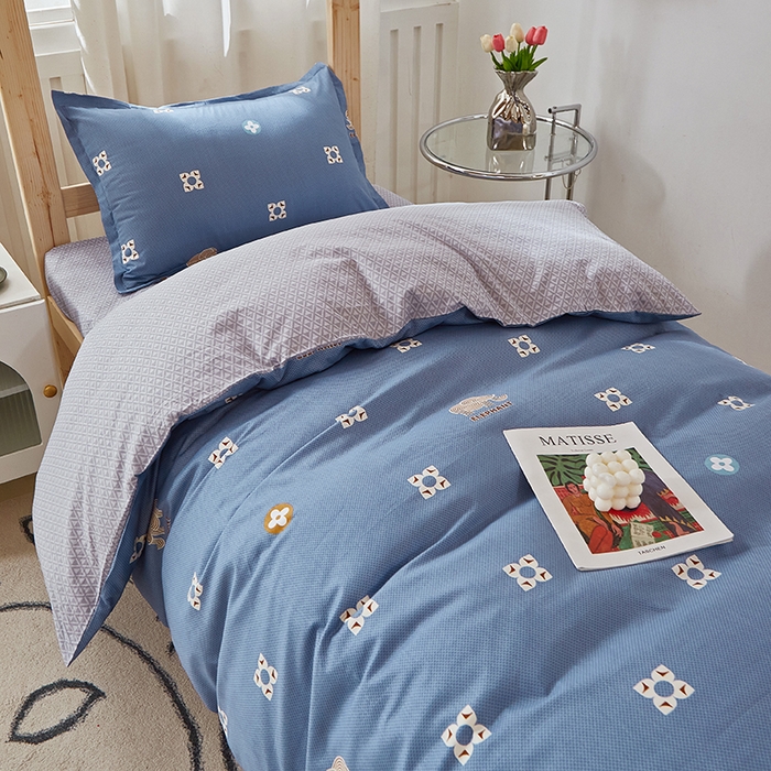 91家纺网 家纺一手货源 找家纺 贝兰仙奴 2025新款13372全棉纯棉简约时尚学生三件套 芭比小象蓝