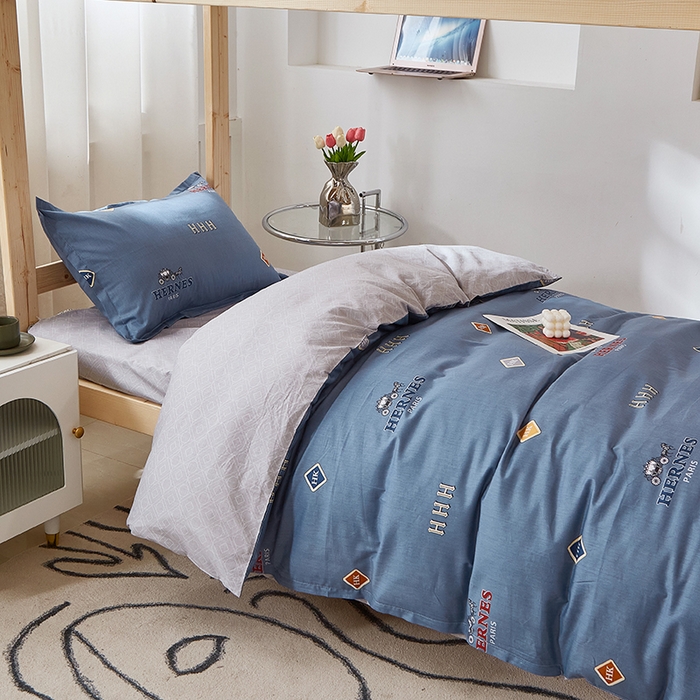 91家纺网 家纺一手货源 找家纺 贝兰仙奴 2025新款13372全棉纯棉简约时尚学生三件套 卡尔夫蓝