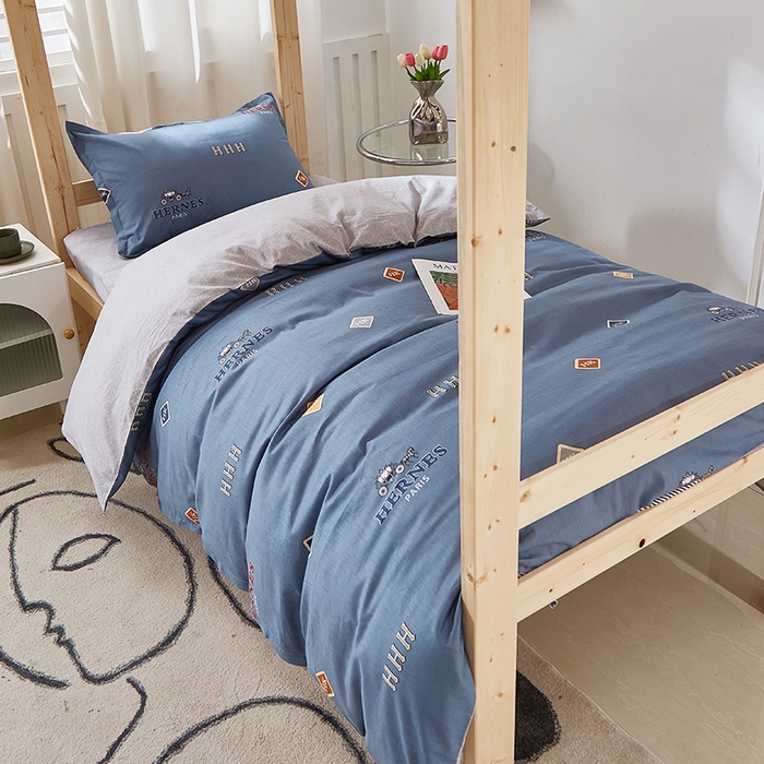 91家纺网 家纺一手货源 找家纺 贝兰仙奴 2025新款13372全棉纯棉简约时尚学生三件套 卡尔夫蓝