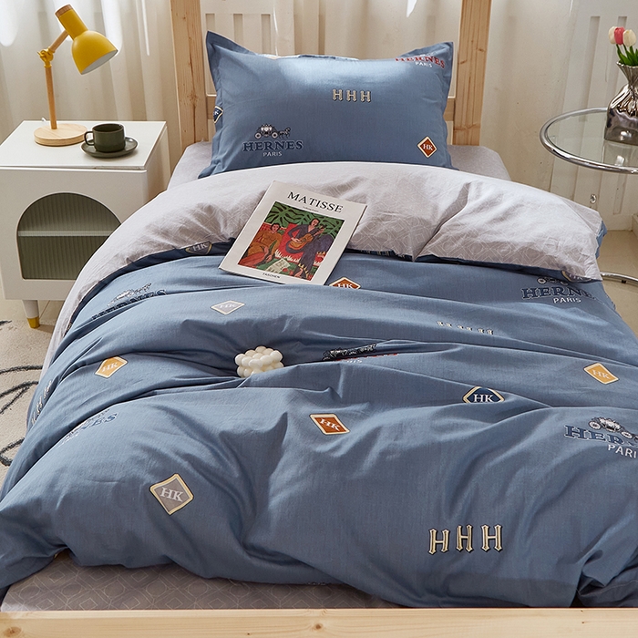 91家纺网 家纺一手货源 找家纺 贝兰仙奴 2025新款13372全棉纯棉简约时尚学生三件套 卡尔夫蓝