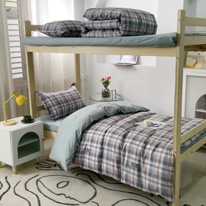 91家纺网 家纺一手货源 找家纺 贝兰仙奴 2025新款13372全棉纯棉简约时尚学生三件套 朗阁粉