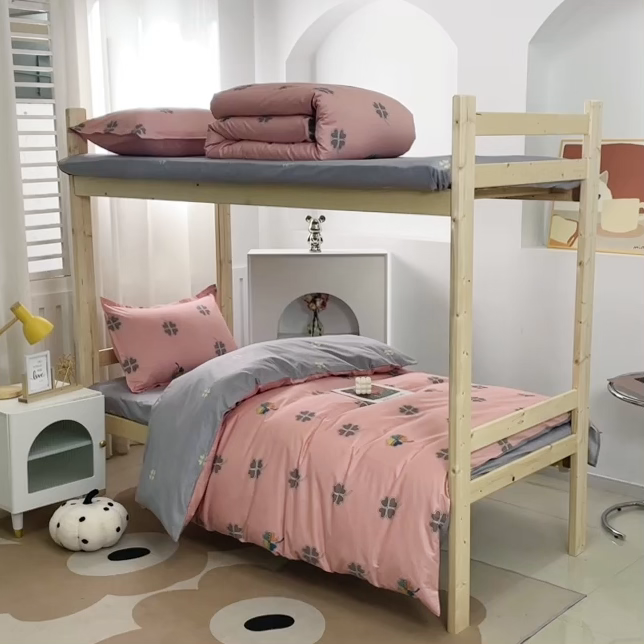 91家纺网 家纺一手货源 找家纺 贝兰仙奴 2025新款13372全棉纯棉简约时尚学生三件套 四叶草粉