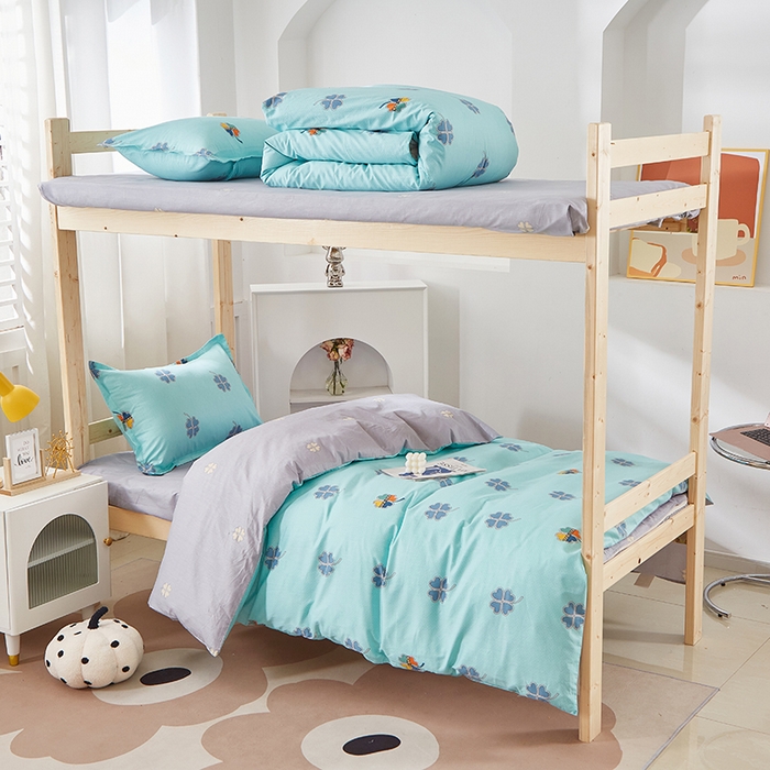 91家纺网 家纺一手货源 找家纺 贝兰仙奴 2025新款13372全棉纯棉简约时尚学生三件套 四叶草蓝