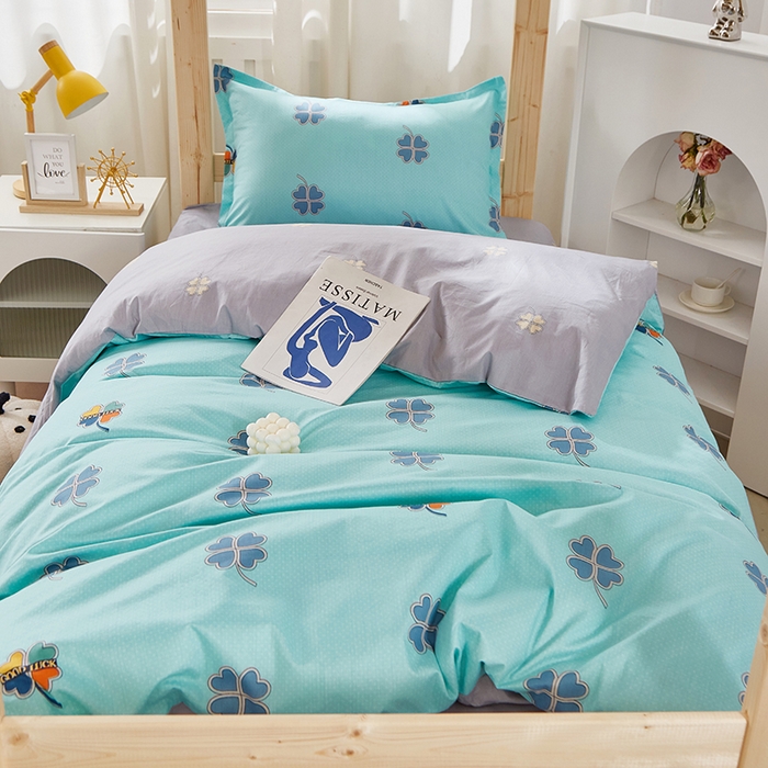 91家纺网 家纺一手货源 找家纺 贝兰仙奴 2025新款13372全棉纯棉简约时尚学生三件套 四叶草蓝