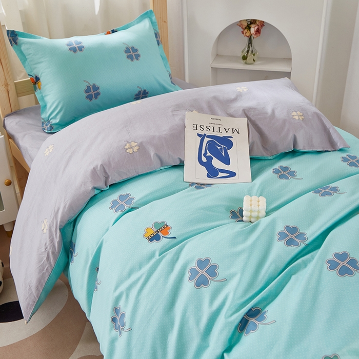 91家纺网 家纺一手货源 找家纺 贝兰仙奴 2025新款13372全棉纯棉简约时尚学生三件套 四叶草蓝