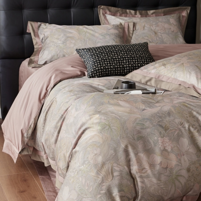 91家纺网 家纺一手货源 找家纺 由丽家纺 2025新款数码印花双层边拼角活性数码印花四件套（控价券后399起） 叶景-粉