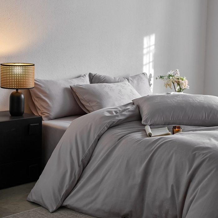 91家纺网 家纺一手货源 找家纺 亿梵家居 2025新款高端A类长绒棉四件套全棉提花轻奢全棉四件套 赫本-暮云灰