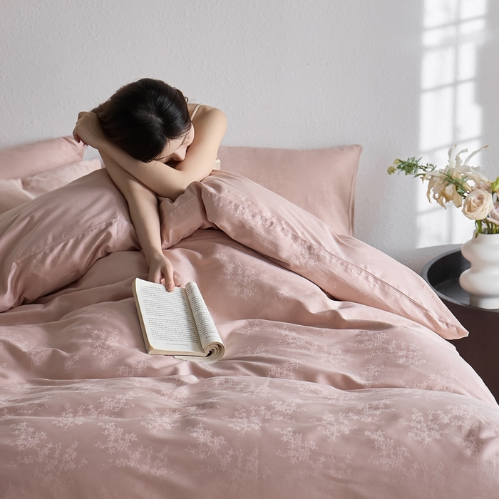 91家纺网 家纺一手货源 找家纺 亿梵家居 2025新款高端A类长绒棉四件套全棉提花轻奢全棉四件套 赫本-柔光粉