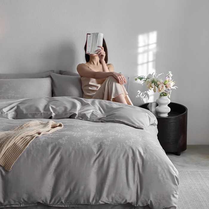 91家纺网 家纺一手货源 找家纺 亿梵家居 2025新款高端A类长绒棉四件套全棉提花轻奢全棉四件套 赫本-暮云灰