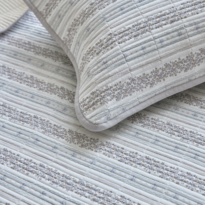 91家纺网 家纺一手货源 找家纺 亿梵家居 2025新款全棉纯棉双层纱床盖三件套A类母婴级纯棉床盖炕盖夹棉床单 卓言-灰