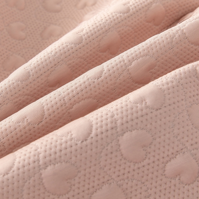 91家纺网 家纺一手货源 找家纺 乐居家纺 2025新款中分子PE凉感凉豆豆提花凉席床笠款 玉色爱心