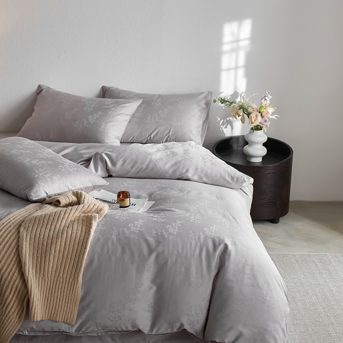 91家纺网 家纺一手货源 找家纺 亿梵家居 2025新款高端A类长绒棉四件套全棉提花轻奢全棉四件套 赫本-暮云灰