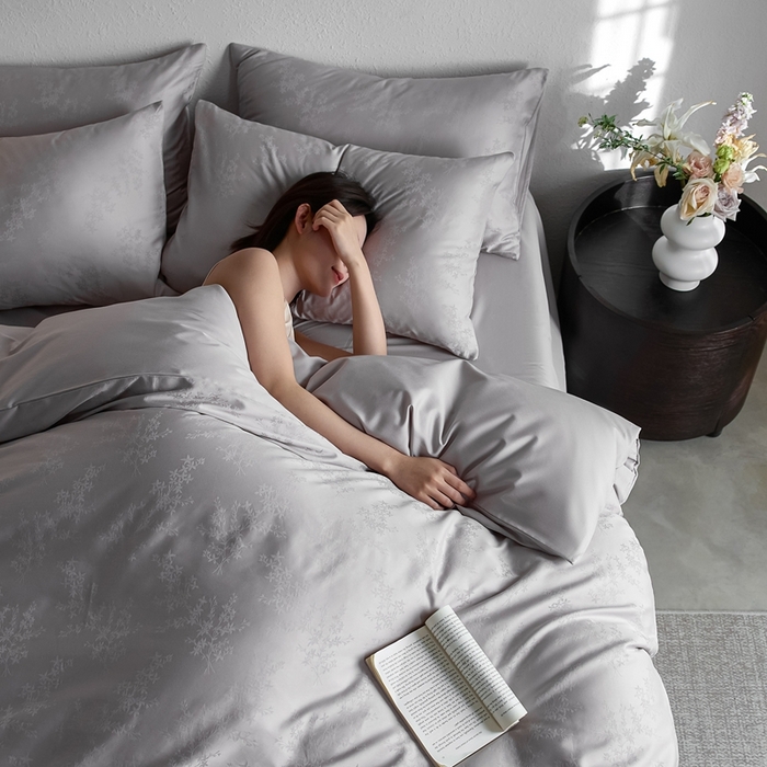 91家纺网 家纺一手货源 找家纺 亿梵家居 2025新款高端A类长绒棉四件套全棉提花轻奢全棉四件套 赫本-暮云灰