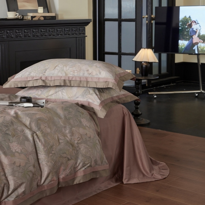 91家纺网 家纺一手货源 找家纺 由丽家纺 2025新款数码印花双层边拼角活性数码印花四件套（控价券后399起） 叶景-粉