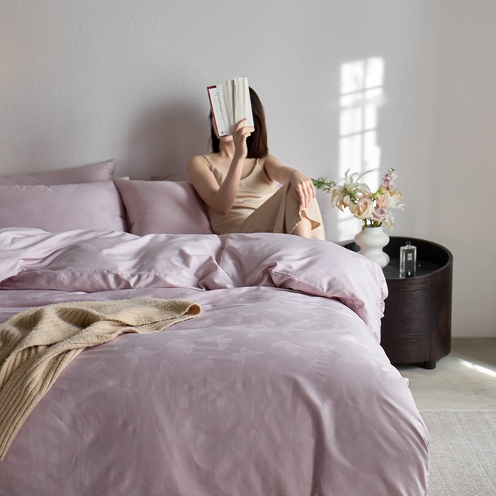 91家纺网 家纺一手货源 找家纺 亿梵家居 2025新款高端A类长绒棉四件套全棉提花轻奢全棉四件套 梦蝶-风信紫