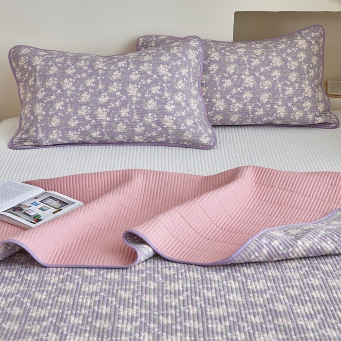 91家纺网 家纺一手货源 找家纺 亿梵家居 2025新款全棉纯棉双层纱床盖三件套A类母婴级纯棉床盖炕盖夹棉床单 云溪之镜-紫