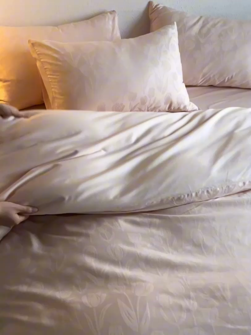 91家纺网 家纺一手货源 找家纺 亿梵家居 2025新款高端A类长绒棉四件套全棉提花轻奢全棉四件套 郁金香-迷香粉