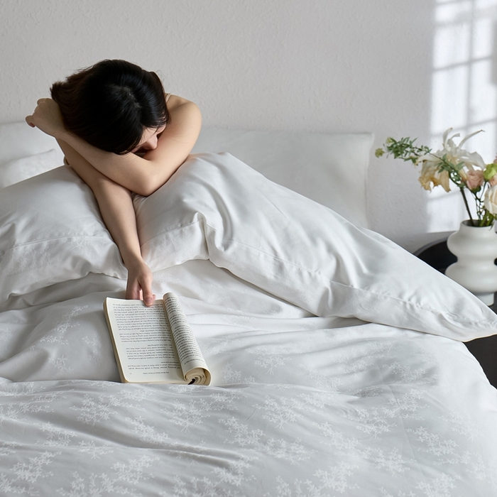 91家纺网 家纺一手货源 找家纺 亿梵家居 2025新款高端A类长绒棉四件套全棉提花轻奢全棉四件套 赫本-雅致白