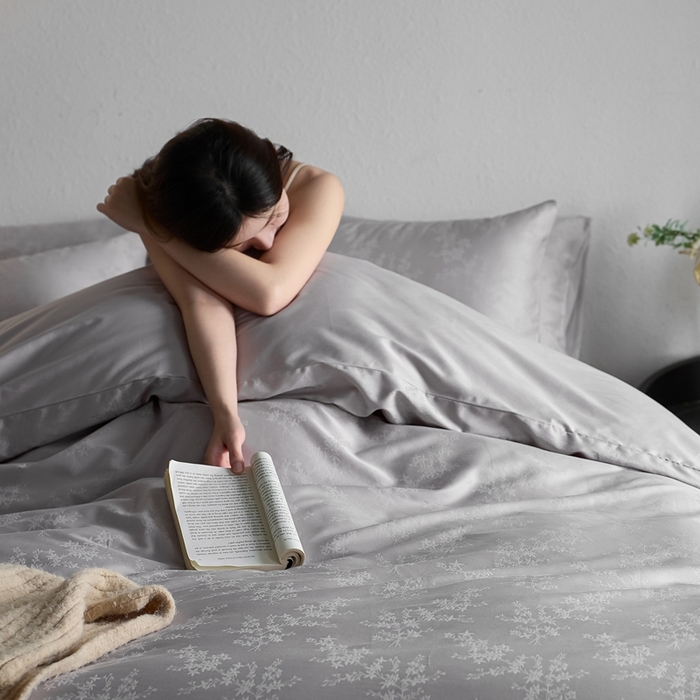 91家纺网 家纺一手货源 找家纺 亿梵家居 2025新款高端A类长绒棉四件套全棉提花轻奢全棉四件套 赫本-暮云灰