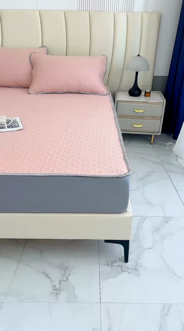 91家纺网 家纺一手货源 找家纺 乐居家纺 2025新款中分子PE凉感凉豆豆提花凉席床笠款 玉色爱心