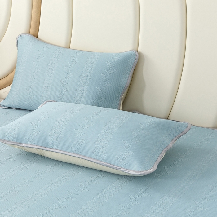 91家纺网 家纺一手货源 找家纺 乐居家纺 2025新款中分子PE凉感凉豆豆提花凉席床笠款 蓝色-异形线条