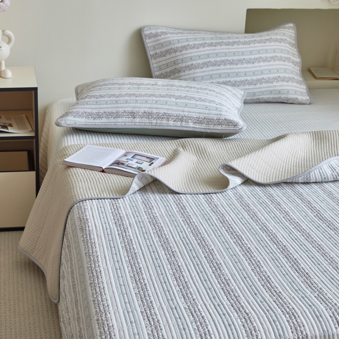 91家纺网 家纺一手货源 找家纺 亿梵家居 2025新款全棉纯棉双层纱床盖三件套A类母婴级纯棉床盖炕盖夹棉床单 卓言-灰