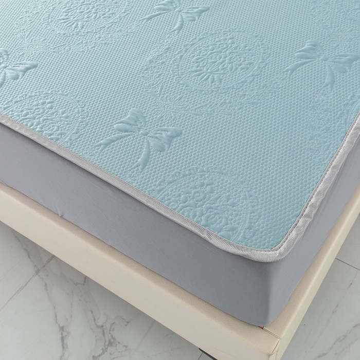 91家纺网 家纺一手货源 找家纺 乐居家纺 2025新款中分子PE凉感凉豆豆提花凉席床笠款 蓝色蝴蝶结