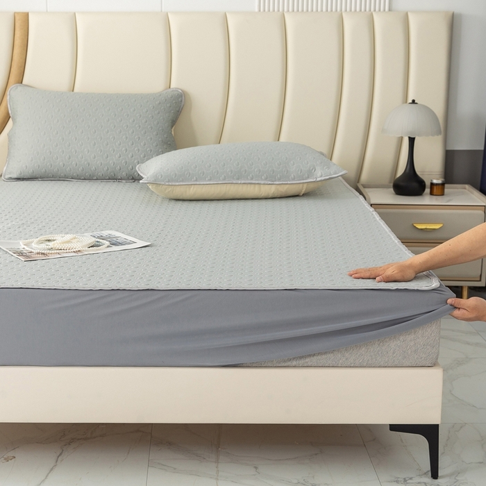 91家纺网 家纺一手货源 找家纺 乐居家纺 2025新款中分子PE凉感凉豆豆提花凉席床笠款 灰色爱心