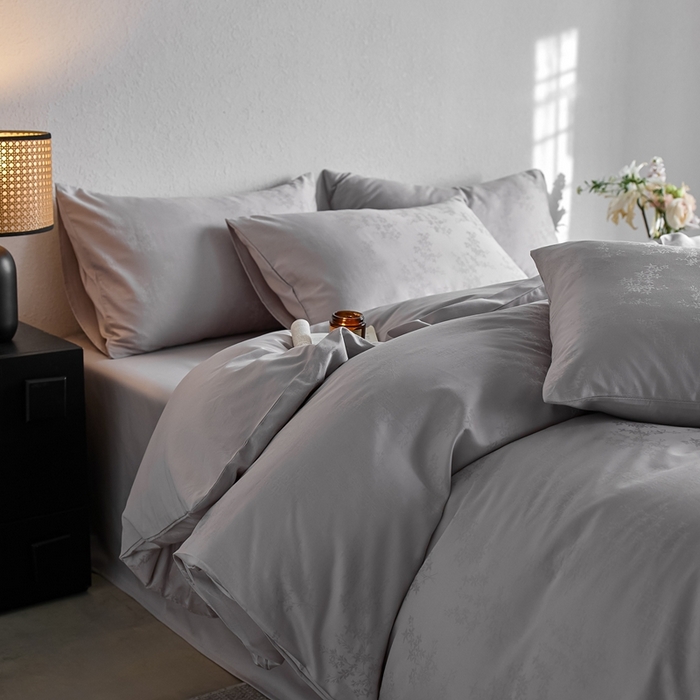 91家纺网 家纺一手货源 找家纺 亿梵家居 2025新款高端A类长绒棉四件套全棉提花轻奢全棉四件套 赫本-暮云灰