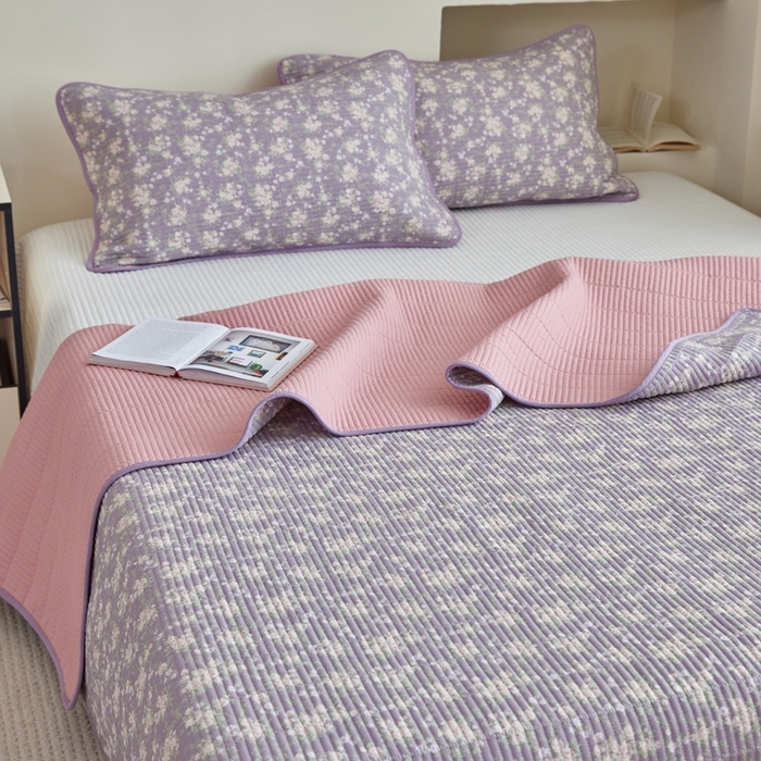 91家纺网 家纺一手货源 找家纺 亿梵家居 2025新款全棉纯棉双层纱床盖三件套A类母婴级纯棉床盖炕盖夹棉床单 云溪之镜-紫