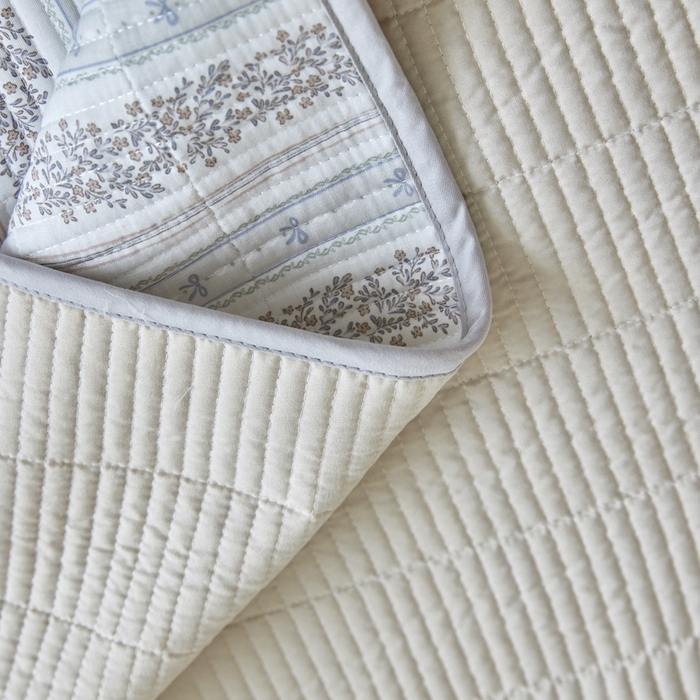 91家纺网 家纺一手货源 找家纺 亿梵家居 2025新款全棉纯棉双层纱床盖三件套A类母婴级纯棉床盖炕盖夹棉床单 卓言-灰